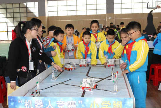 咸宁市举办第四届全市青少年科技创新大赛竞技类项目竞赛活动3324.png