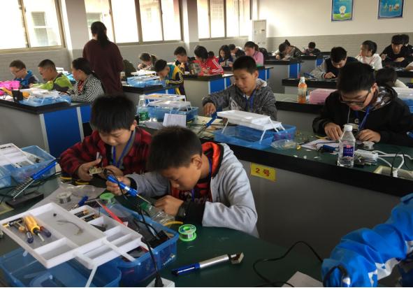 咸宁市举办第四届全市青少年科技创新大赛竞技类项目竞赛活动3397.png