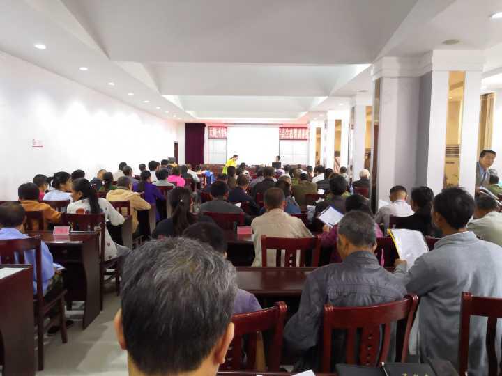 扶贫先扶智，科学养殖生态猪.jpg