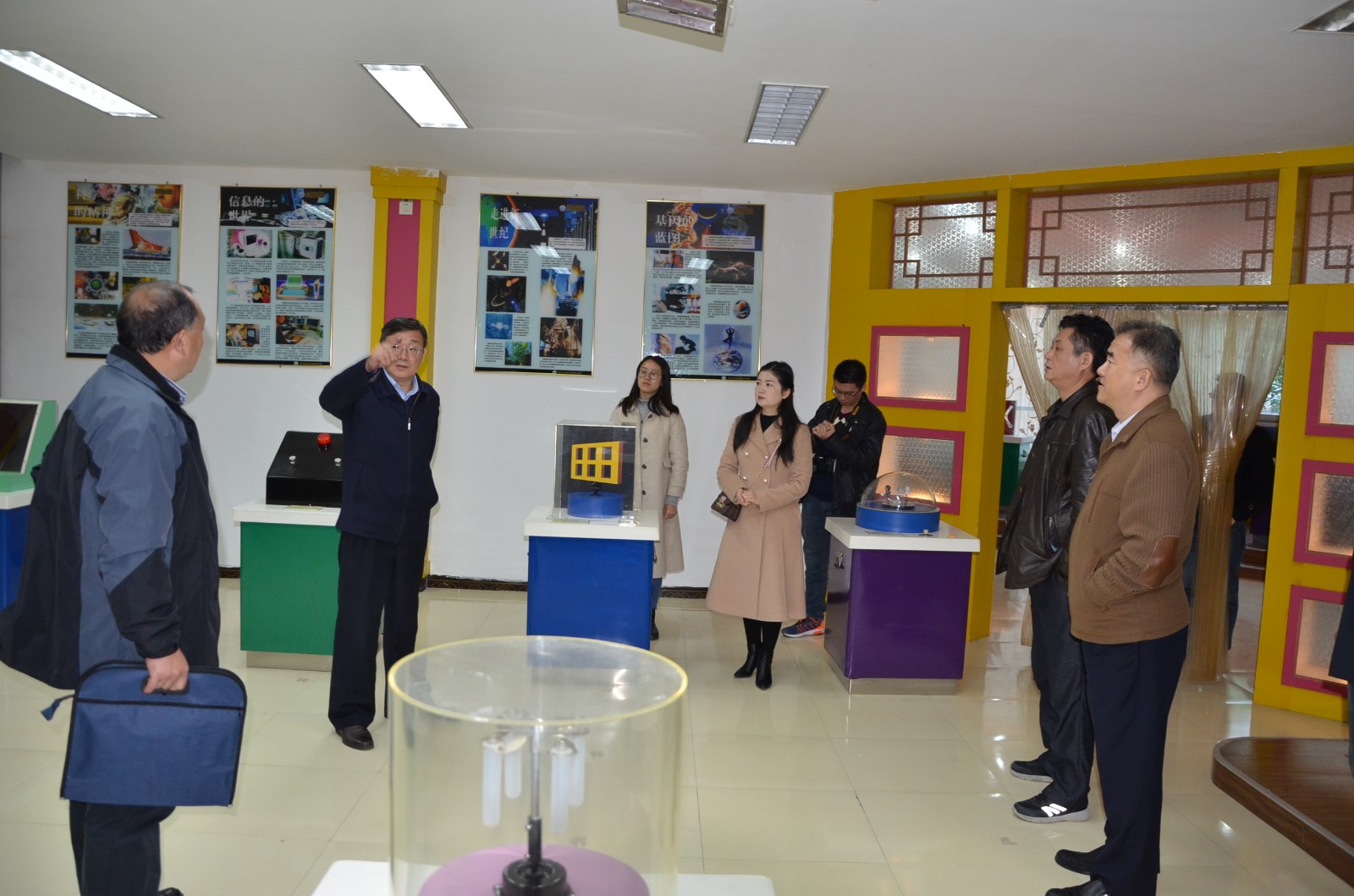 查看来凤县科技馆建设情况.jpg