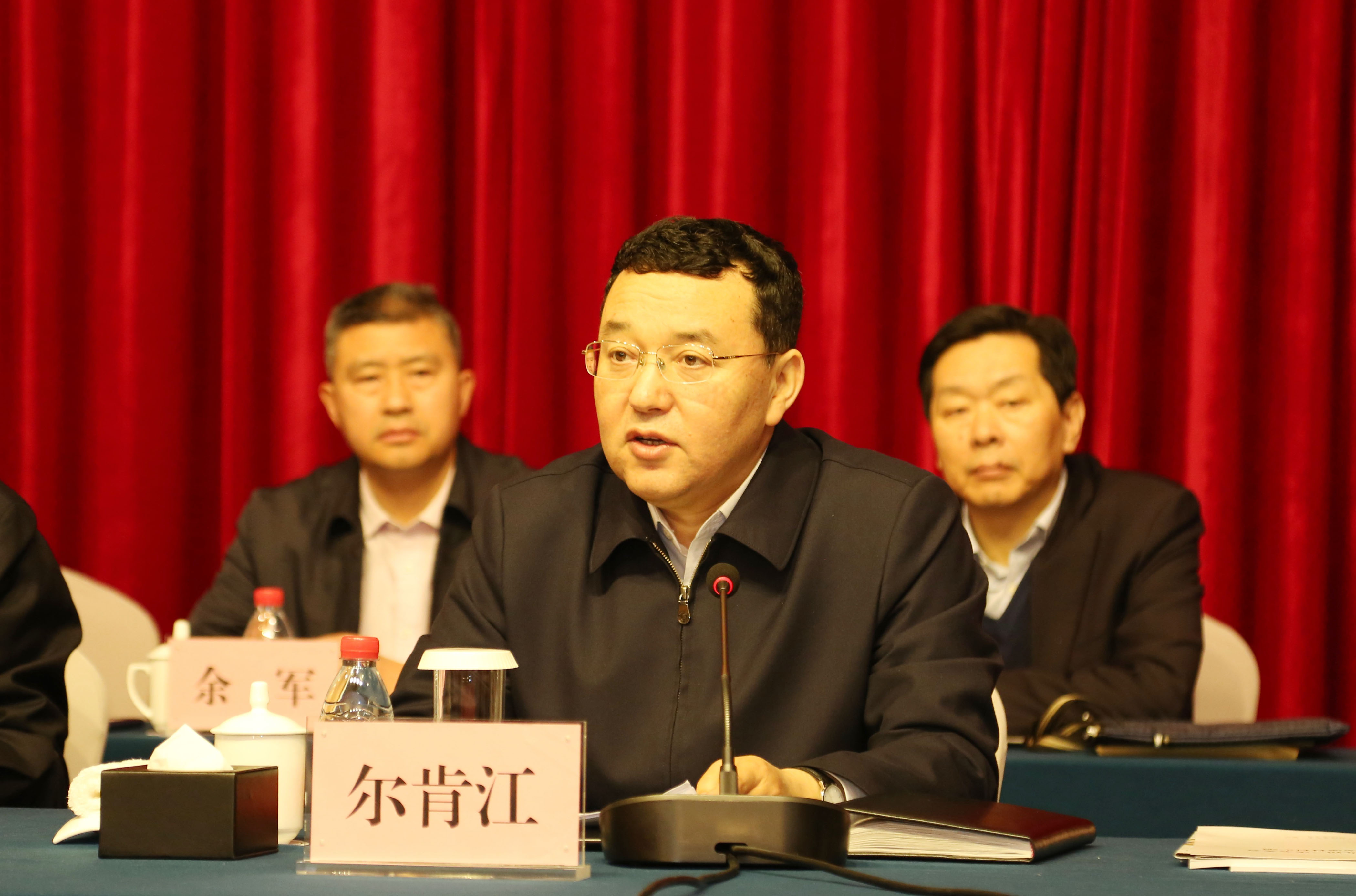 省委常委、省委统战部部长尔肯江・吐拉洪出席会议并讲话-1[1].jpg