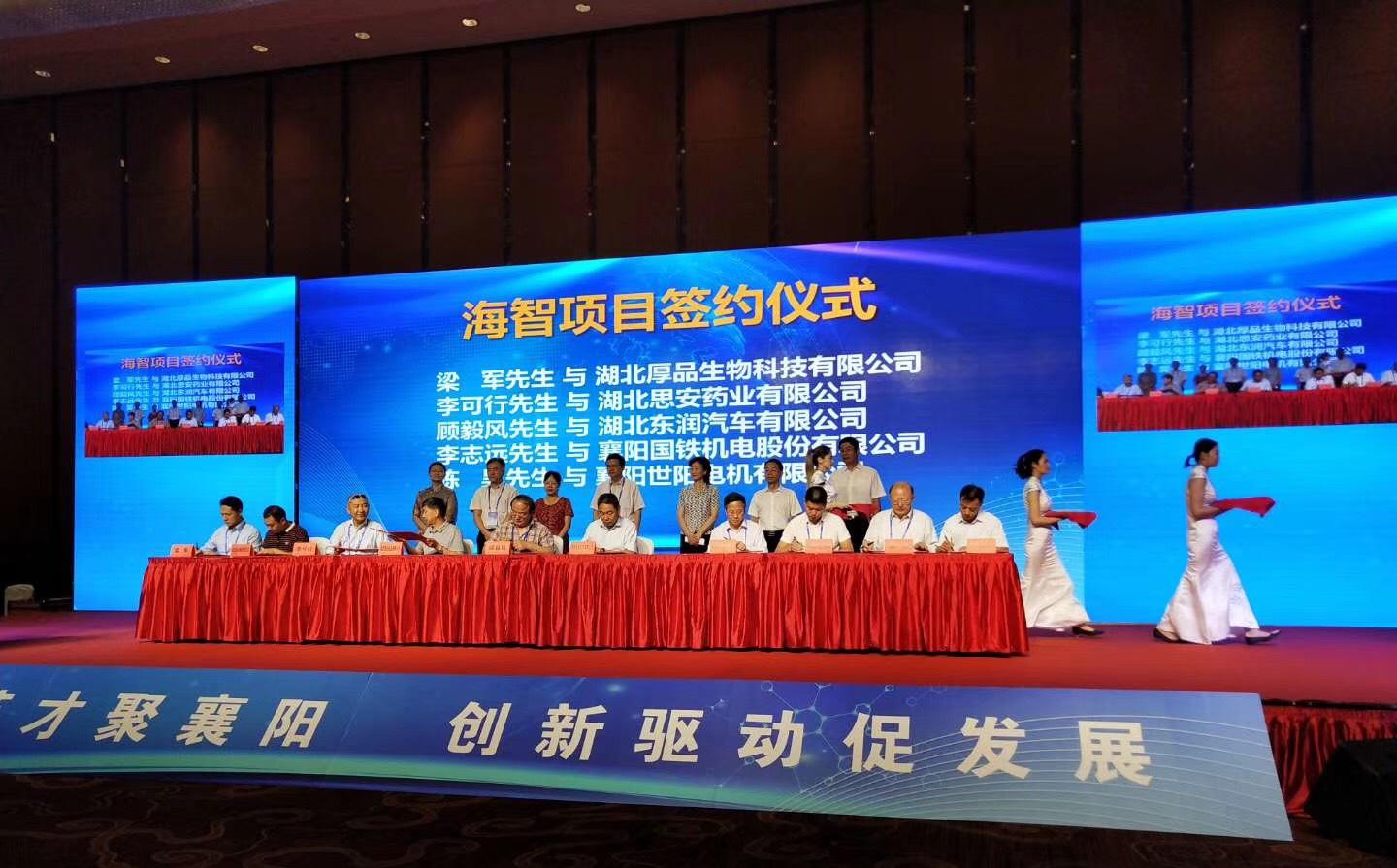 3月27日中国地质大学图书馆馆长徐世球到石花镇中心学校作科普报告.jpg