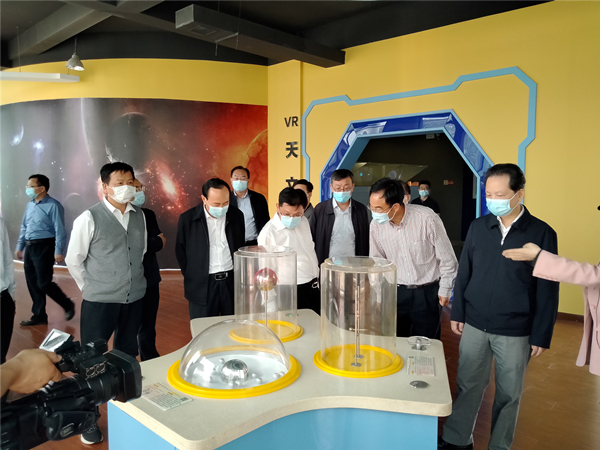 省人大常委会执法检查组来我市开展科学技术普及法执法检查2.jpg
