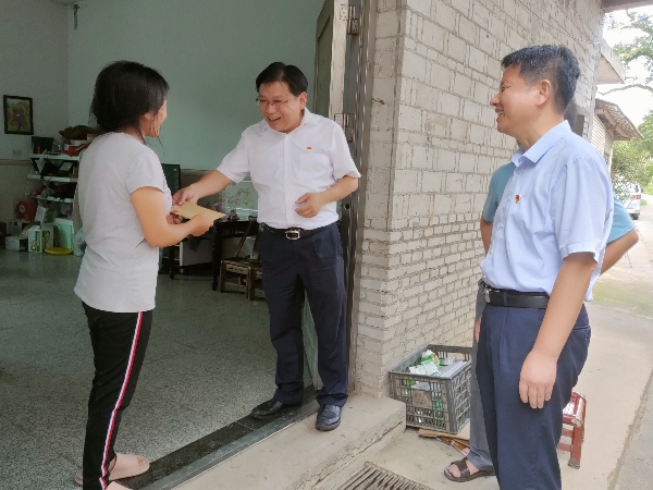 市科协与乡村振兴联系点李家坳村联合开展支部主题党日活动3_副本.jpg