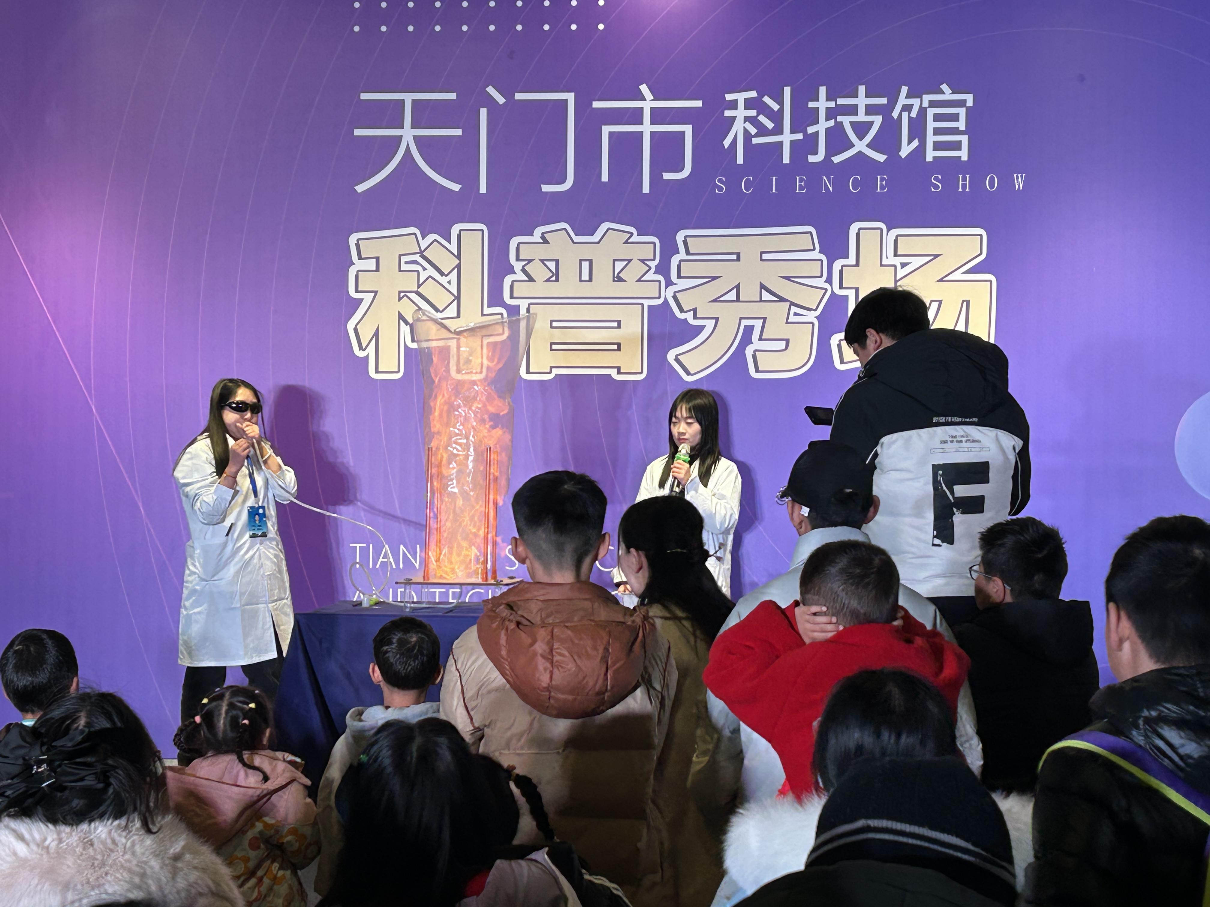 龙年壁纸.jpg