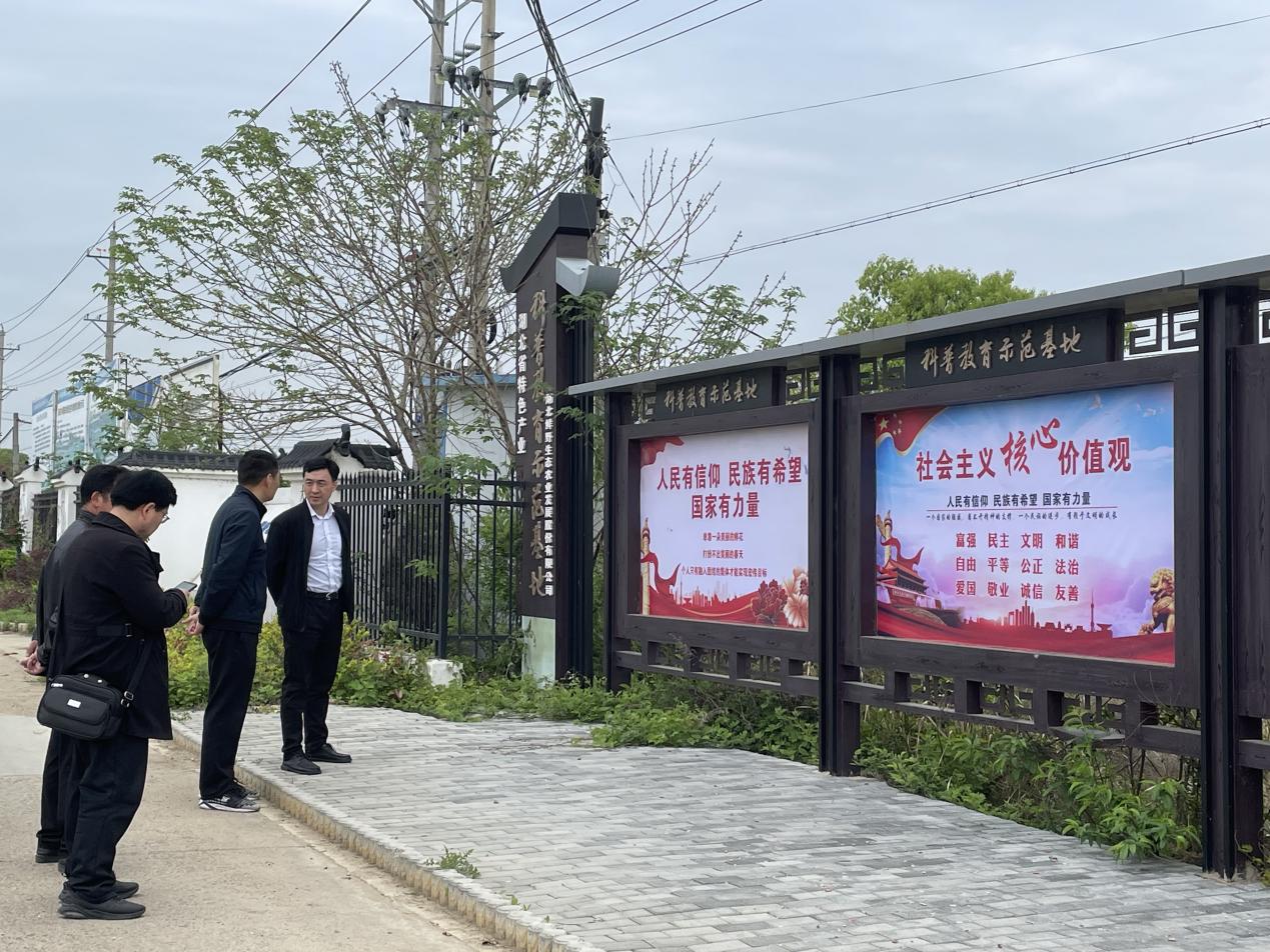 （1）孝感市科协调研应城市特色产业科普基地.jpg