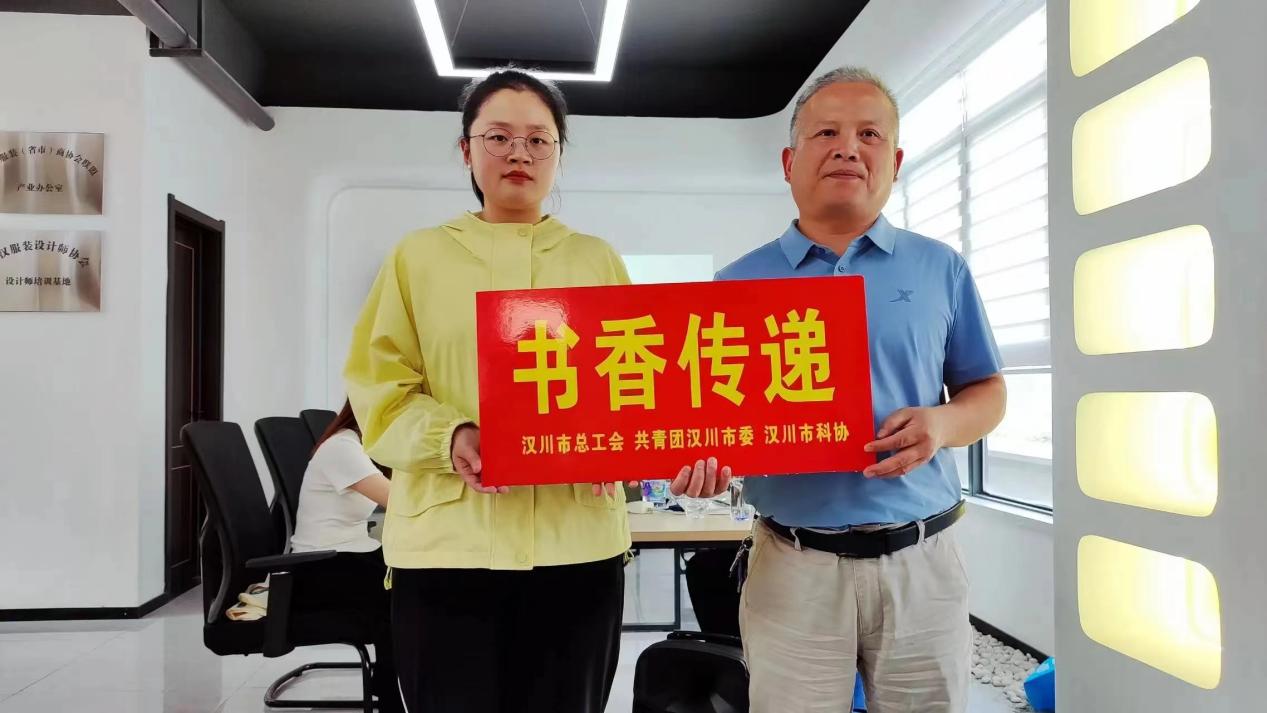 孝感市汉川市科协开展“书香传递”全民阅读进园区活2动.jpg
