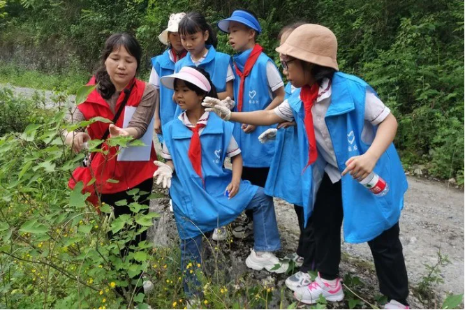 宜昌五峰土家族自治县组织开展科普基地教育实践活动3.png