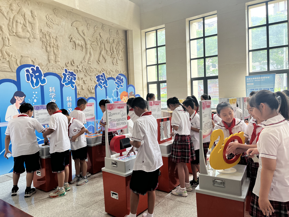 宜昌五峰“悦读科学”科普·图书巡展活动正式启动4.png