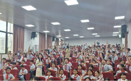 荆楚科普大讲堂走进通山县迎宾路小学585.png