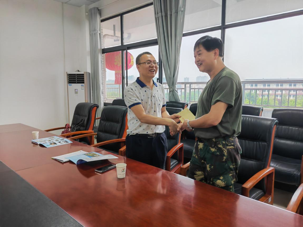 宜昌市科协开展“全国科技工作者日”走访慰问活动2.png