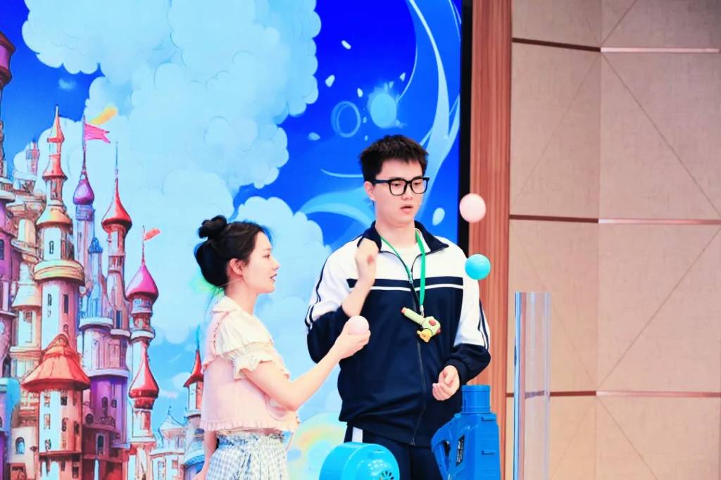 参加植物园举办的“2025年湖北省科技活动周和全国科技工作者日活动启动仪式”_1024_682_70.jpg