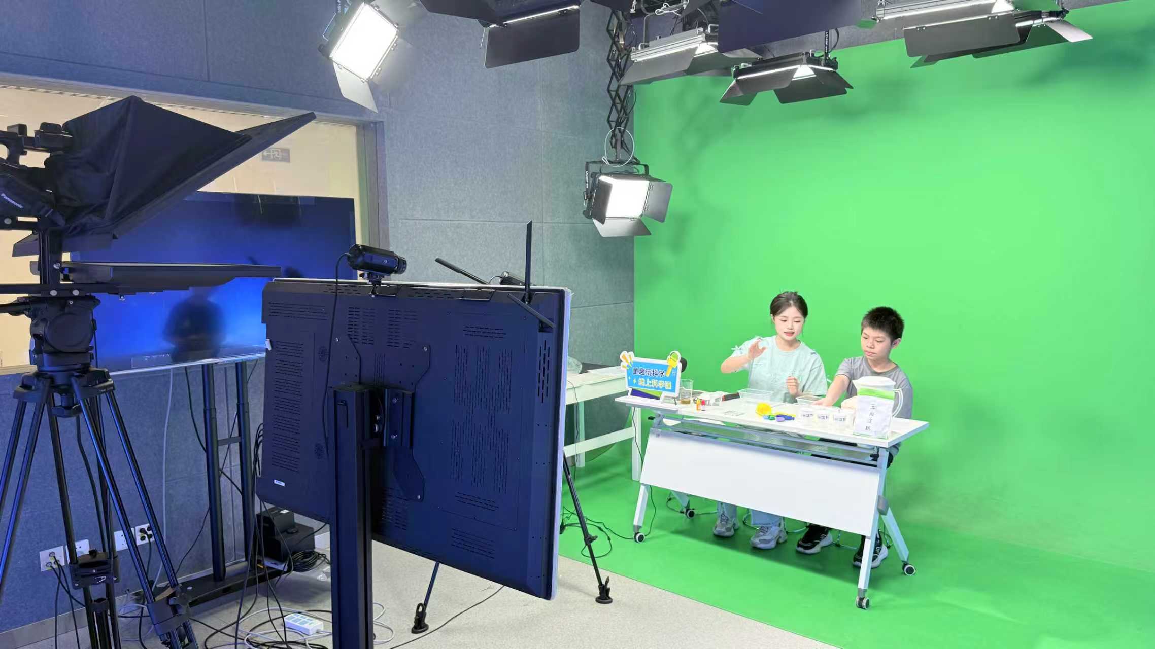 8月童趣玩科学直播.jpg