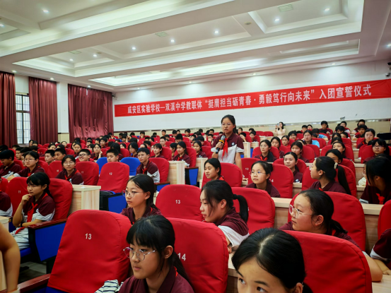 科学教育第一课 点燃科技梦想498.png