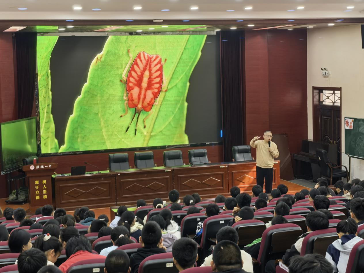 “荆楚科普大讲堂”走进宜都市陆城一中3.png