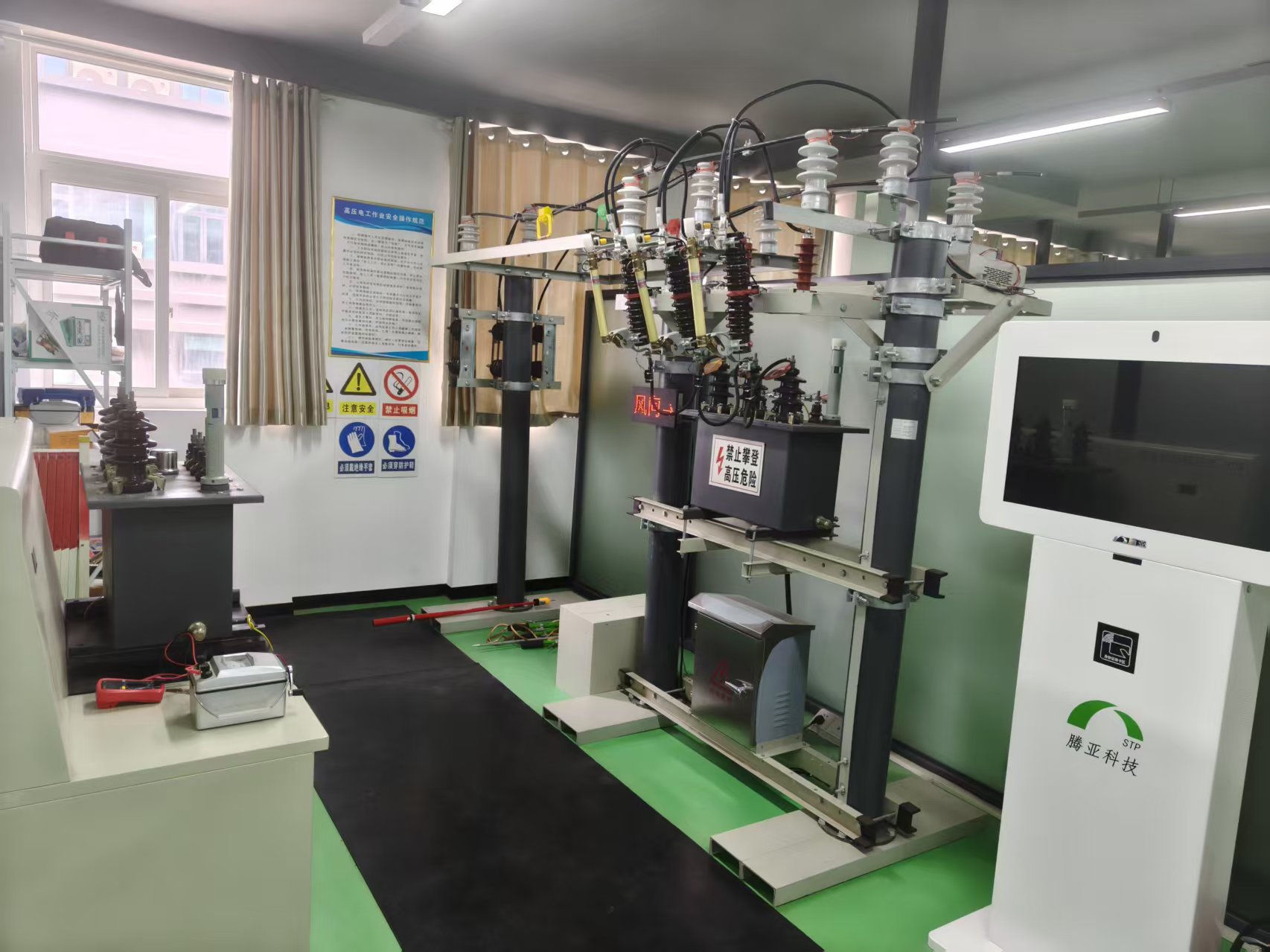 1789369520497080809.jpg 高压电工展示 (2).jpg