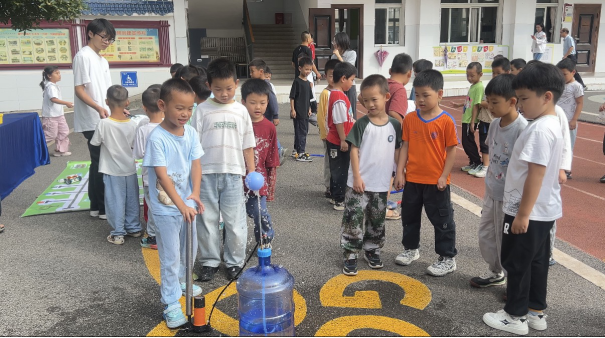 1790239750993084650.png 十七小流动科学课活动新闻稿(2)866.png