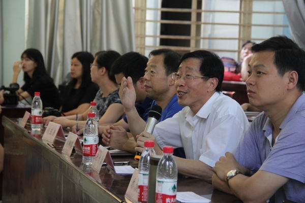 调整大小 评委点评2.jpg